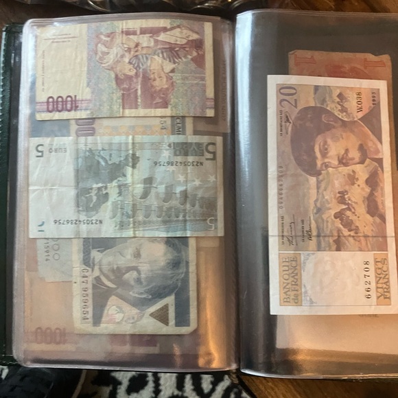 Vintage and old coins and currency around the world - Picture 8 of 10